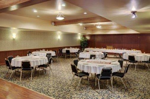 Lakeview Inns & Suites - Хинтън Съоръжения снимка