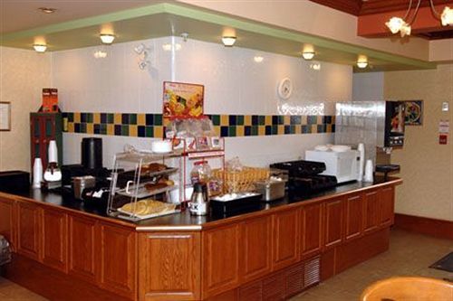 Lakeview Inns & Suites - Хинтън Екстериор снимка